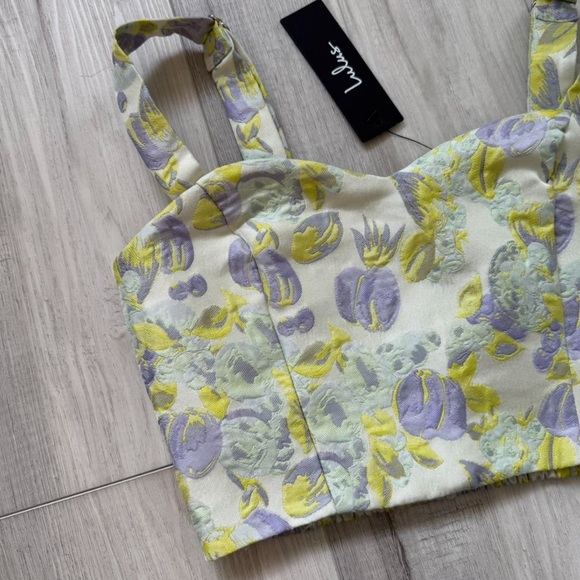 Lulu’s Top - Picture 3 of 4